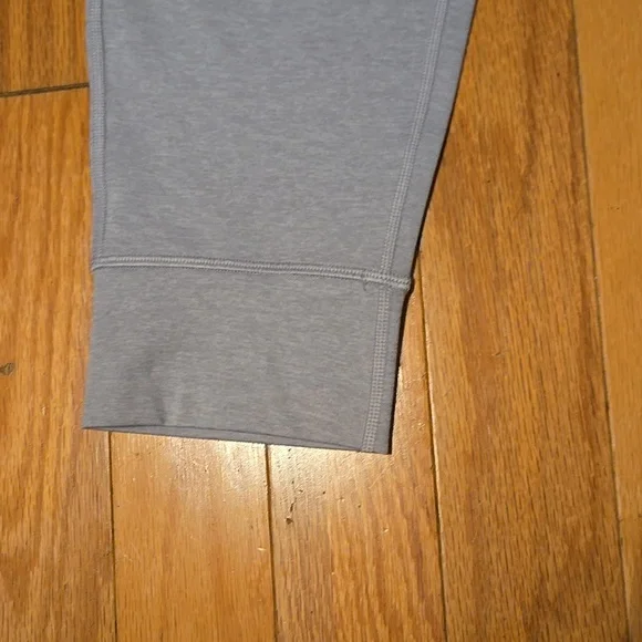 NWT, Men's XL Vuori "SUNDAY PERFORMANCE JOGGER" in Platinum Heather W/28" Inseam - Picture 2 of 15